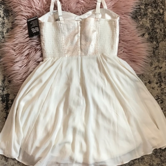 New EXPRESS Flowy Skater/Cocktail Dress - Picture 2 of 13